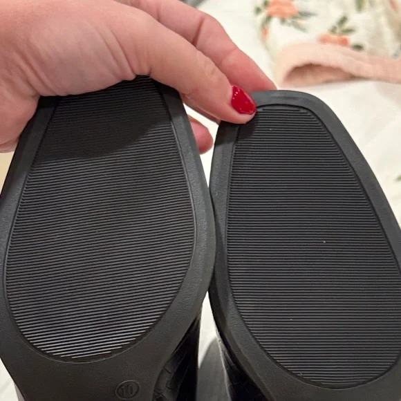 Journee Collection Black Heeled Boots - Picture 9 of 12